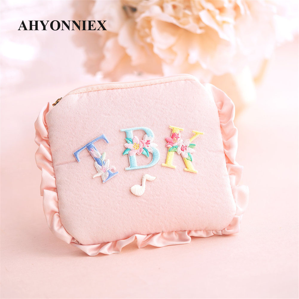1 Self Adhesive Flower Capital - Embroidery Letter N 评论和价格